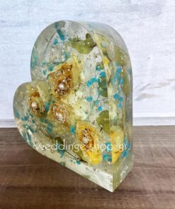 μπλοκ από υγρό γυαλι καρδιά με νυφική ανθοδέσμη