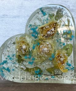 μπλοκ από υγρό γυαλι καρδιά με νυφική ανθοδέσμη