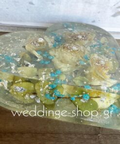 μπλοκ από υγρό γυαλι καρδιά με νυφική ανθοδέσμη